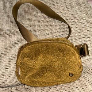 Lululemon Sherpa belt bag